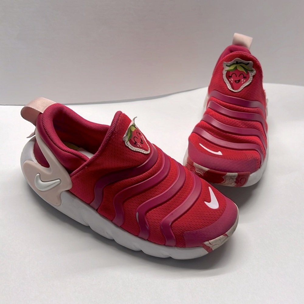 Girls Nike size 2.5Y shoes
